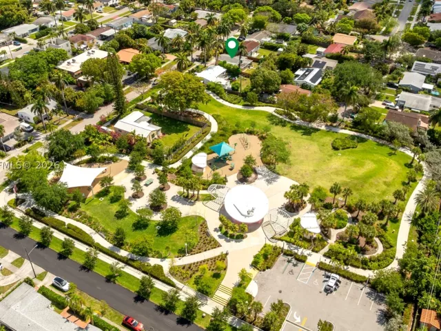3-bedroom home for sale in Hallandale Beach - 906 NE 5th St - MondialRealty