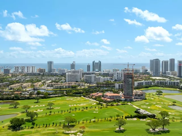 3-bedroom home for sale in Hallandale Beach - 906 NE 5th St - MondialRealty