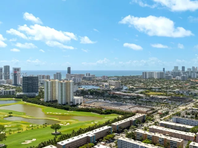 3-bedroom home for sale in Hallandale Beach - 906 NE 5th St - MondialRealty