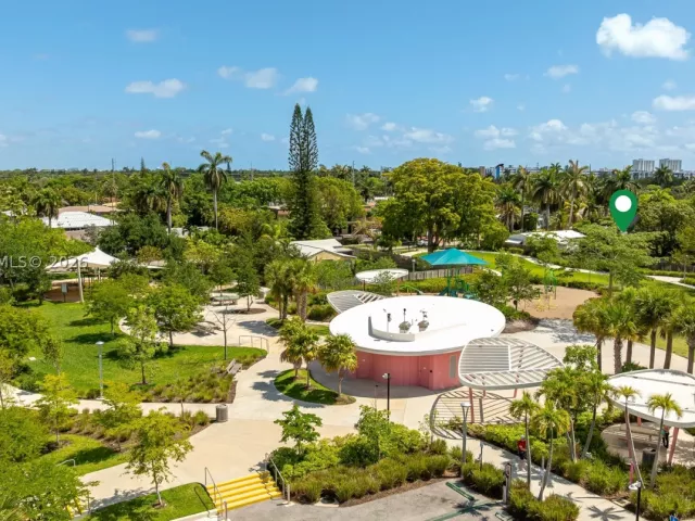 3-bedroom home for sale in Hallandale Beach - 906 NE 5th St - MondialRealty