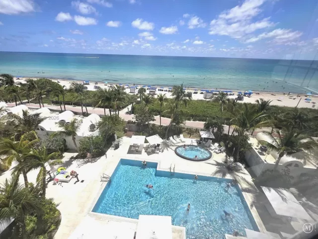1-bedroom condo for rent in Miami Beach - 6365 Collins Ave 4311 - MondialRealty
