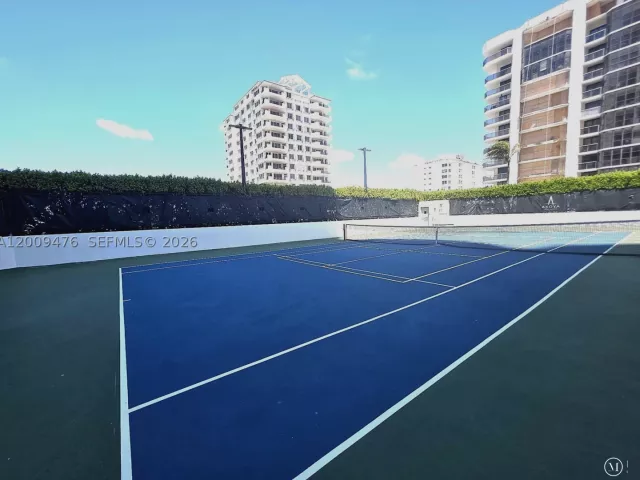 1-bedroom condo for rent in Miami Beach - 6365 Collins Ave 4311 - MondialRealty