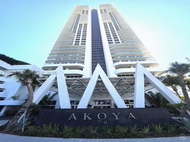1-bedroom condo for rent in Miami Beach - 6365 Collins Ave 4311 - MondialRealty