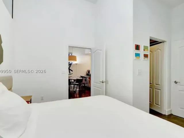 2-bedroom condo for sale in Miami - 1200 Brickell Bay Dr 1404 - MondialRealty