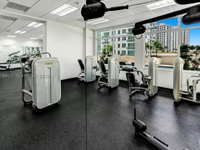 2-bedroom condo for sale in Miami - 1200 Brickell Bay Dr 1404 - MondialRealty