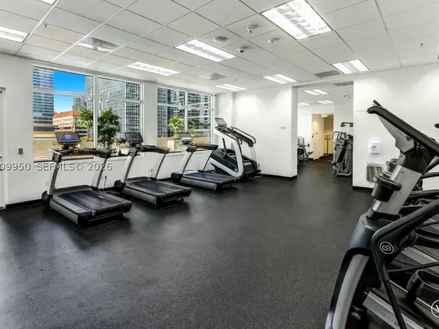 2-bedroom condo for sale in Miami - 1200 Brickell Bay Dr 1404 - MondialRealty