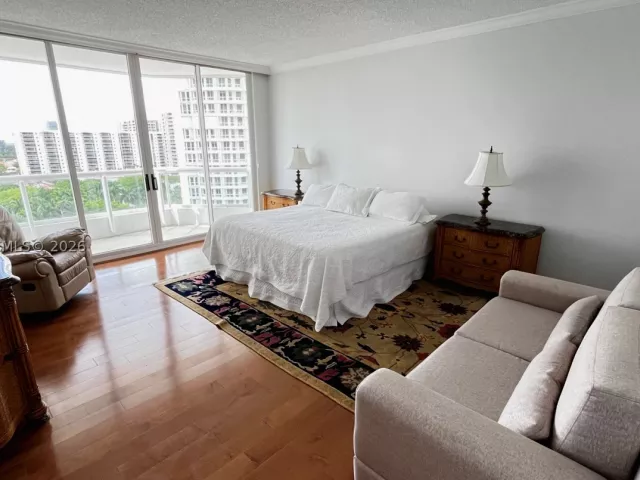 2-bedroom condo for sale in Aventura - 21150 Point Pl 1202 - MondialRealty