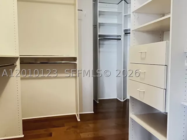 2-bedroom condo for sale in Aventura - 21150 Point Pl 1202 - MondialRealty