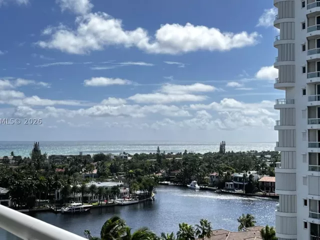 2-bedroom condo for sale in Aventura - 21150 Point Pl 1202 - MondialRealty