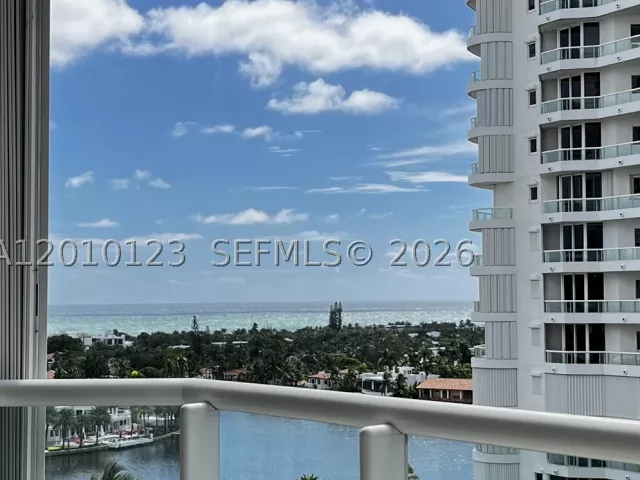 2-bedroom condo for sale in Aventura - 21150 Point Pl 1202 - MondialRealty
