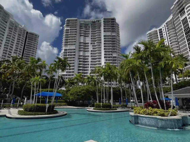 2-bedroom condo for sale in Aventura - 21150 Point Pl 1202 - MondialRealty