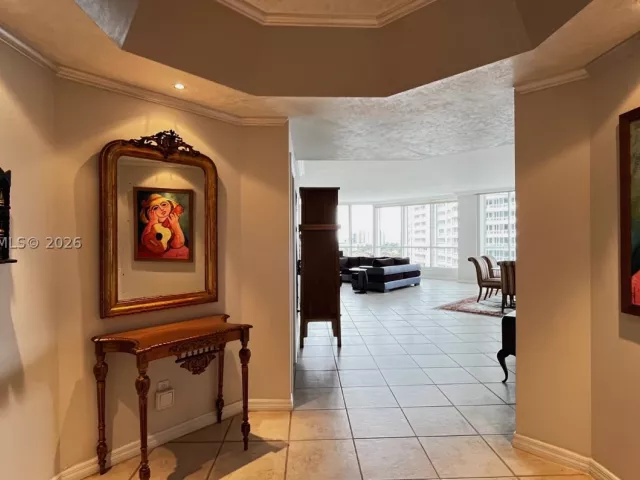2-bedroom condo for sale in Aventura - 21150 Point Pl 1202 - MondialRealty