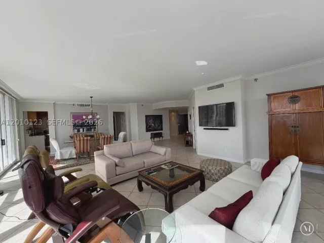 2-bedroom condo for sale in Aventura - 21150 Point Pl 1202 - MondialRealty