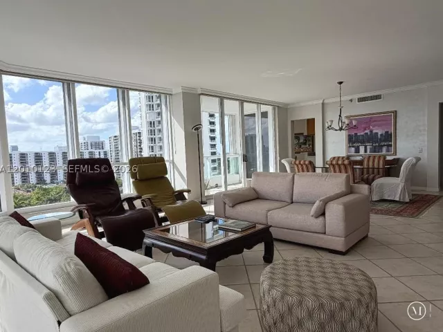 2-bedroom condo for sale in Aventura - 21150 Point Pl 1202 - MondialRealty