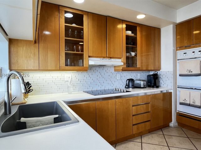 2-bedroom condo for sale in Aventura - 21150 Point Pl 1202 - MondialRealty