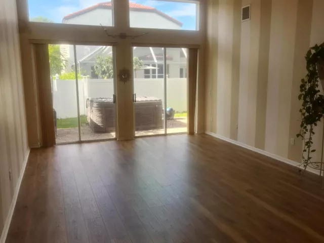 5-bedroom home for sale in Pembroke Pines - 15729 NW Tenth Street NW - MondialRealty