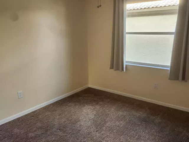 5-bedroom home for sale in Pembroke Pines - 15729 NW Tenth Street NW - MondialRealty