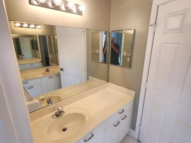 5-bedroom home for sale in Pembroke Pines - 15729 NW Tenth Street NW - MondialRealty