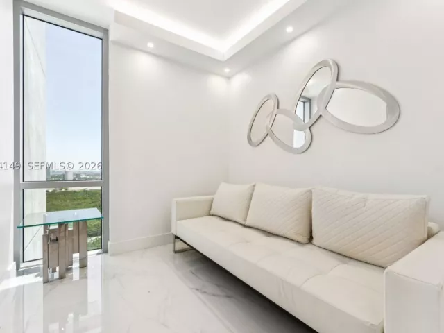 3-bedroom condo for sale in North Miami Beach - 16385 Biscayne Blvd 3001 - MondialRealty