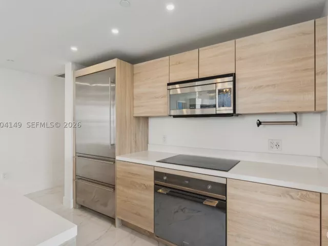 3-bedroom condo for sale in North Miami Beach - 16385 Biscayne Blvd 3001 - MondialRealty