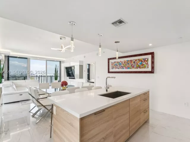 3-bedroom condo for sale in North Miami Beach - 16385 Biscayne Blvd 3001 - MondialRealty