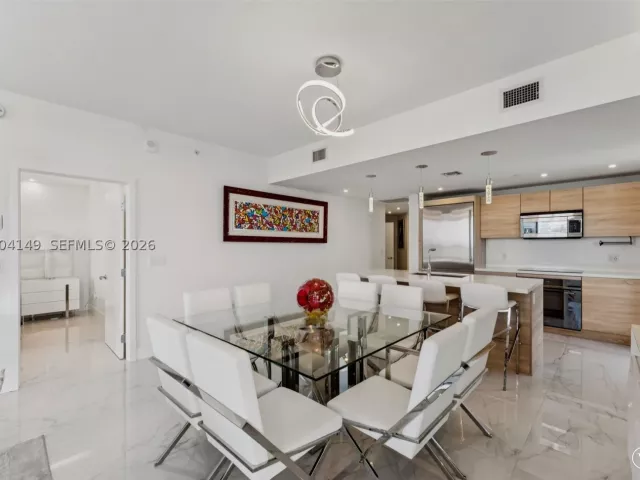 3-bedroom condo for sale in North Miami Beach - 16385 Biscayne Blvd 3001 - MondialRealty