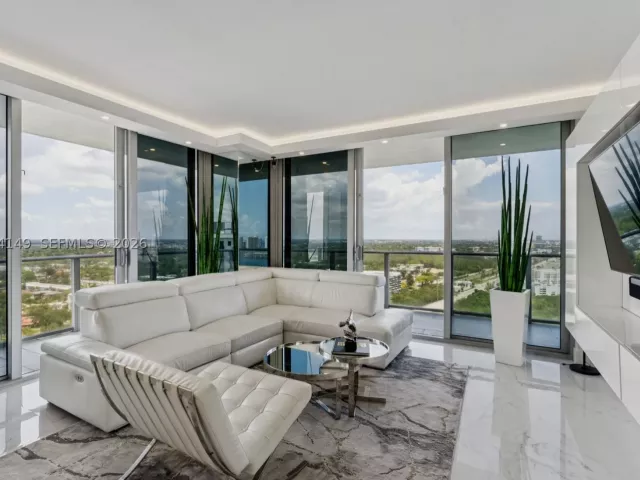 3-bedroom condo for sale in North Miami Beach - 16385 Biscayne Blvd 3001 - MondialRealty