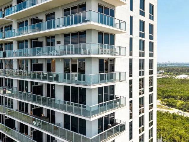 3-bedroom condo for sale in North Miami Beach - 16385 Biscayne Blvd 3001 - MondialRealty