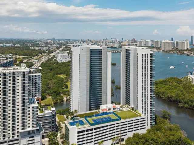 3-bedroom condo for sale in North Miami Beach - 16385 Biscayne Blvd 3001 - MondialRealty