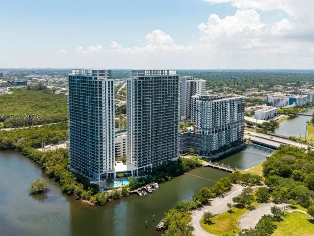 3-bedroom condo for sale in North Miami Beach - 16385 Biscayne Blvd 3001 - MondialRealty
