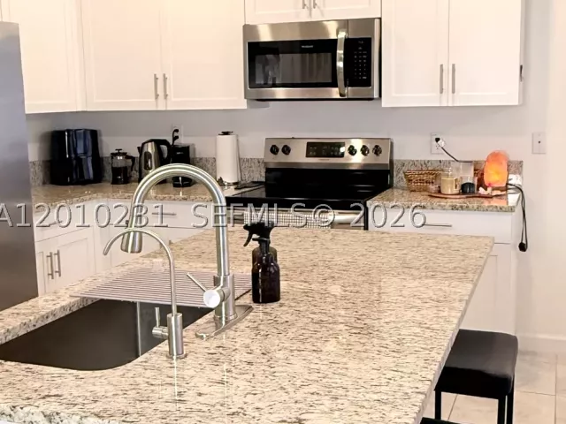 3-bedroom home for rent in Miami - 20761 NE 2nd Ct - MondialRealty