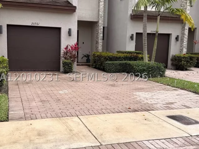 3-bedroom home for rent in Miami - 20761 NE 2nd Ct - MondialRealty