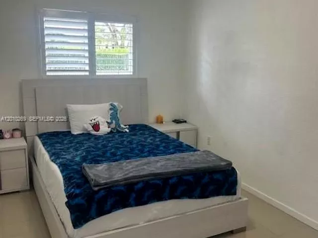 6-bedroom home for rent in Miami - 9540 SW 68th St - MondialRealty