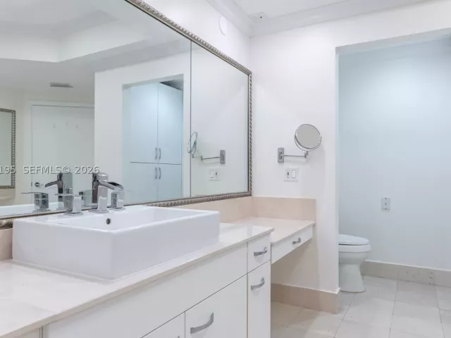 2-bedroom condo for sale in Aventura - 21150 Point PL LPH 2902 - MondialRealty