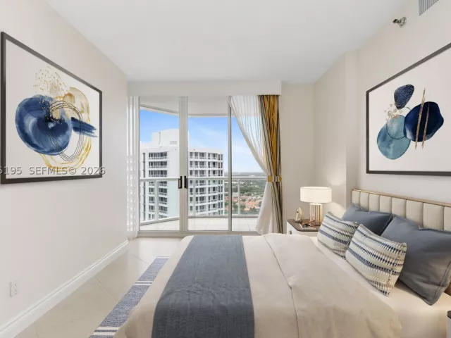 2-bedroom condo for sale in Aventura - 21150 Point PL LPH 2902 - MondialRealty