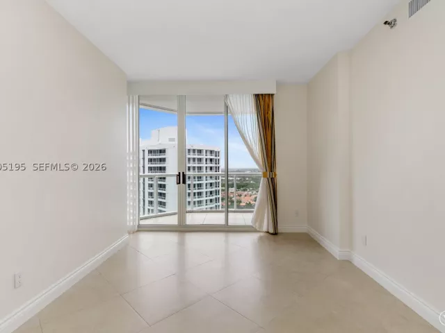 2-bedroom condo for sale in Aventura - 21150 Point PL LPH 2902 - MondialRealty