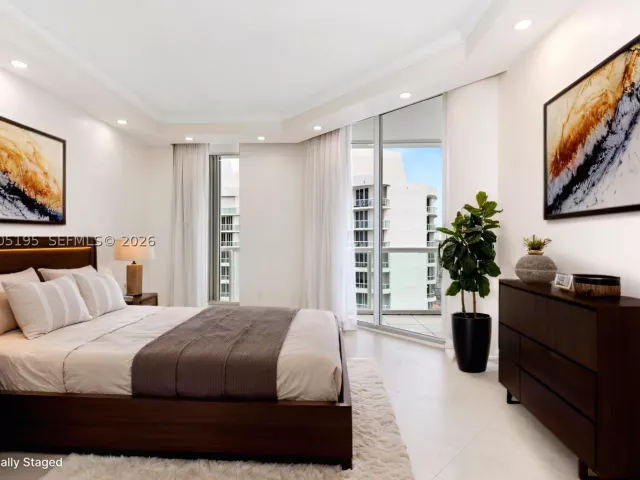 2-bedroom condo for sale in Aventura - 21150 Point PL LPH 2902 - MondialRealty