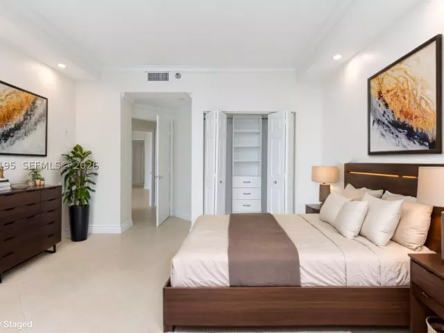 2-bedroom condo for sale in Aventura - 21150 Point PL LPH 2902 - MondialRealty