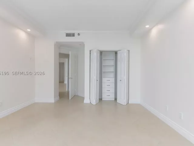 2-bedroom condo for sale in Aventura - 21150 Point PL LPH 2902 - MondialRealty