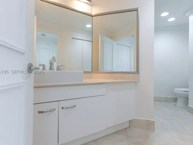 2-bedroom condo for sale in Aventura - 21150 Point PL LPH 2902 - MondialRealty