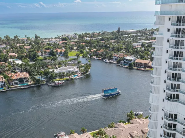 2-bedroom condo for sale in Aventura - 21150 Point PL LPH 2902 - MondialRealty