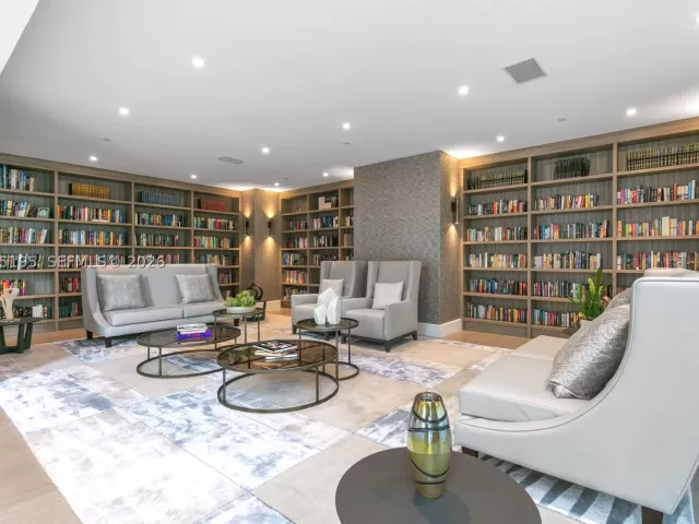 2-bedroom condo for sale in Aventura - 21150 Point PL LPH 2902 - MondialRealty