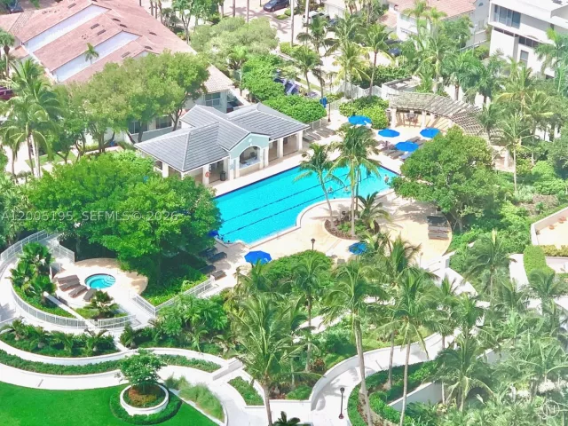 2-bedroom condo for sale in Aventura - 21150 Point PL LPH 2902 - MondialRealty