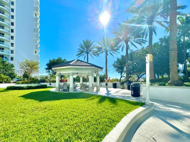 2-bedroom condo for sale in Aventura - 21150 Point PL LPH 2902 - MondialRealty