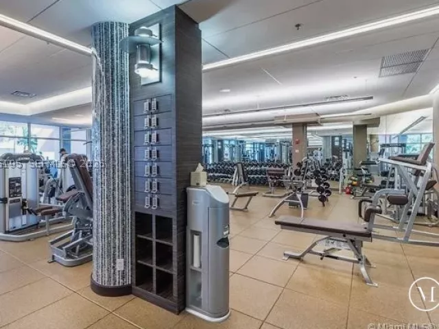 2-bedroom condo for sale in Aventura - 21150 Point PL LPH 2902 - MondialRealty
