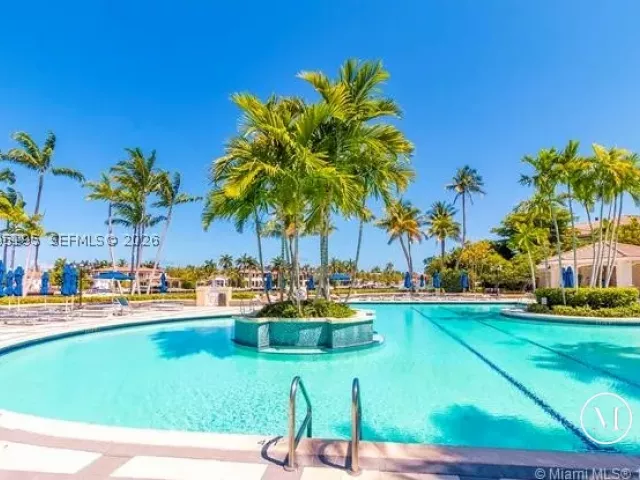 2-bedroom condo for sale in Aventura - 21150 Point PL LPH 2902 - MondialRealty