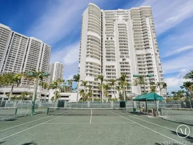 2-bedroom condo for sale in Aventura - 21150 Point PL LPH 2902 - MondialRealty