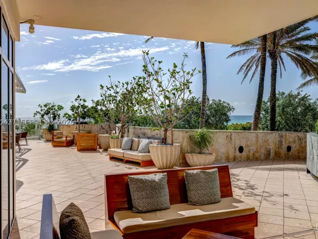 2-bedroom condo for sale in Miami Beach - 6801 Collins Ave 1215 - MondialRealty
