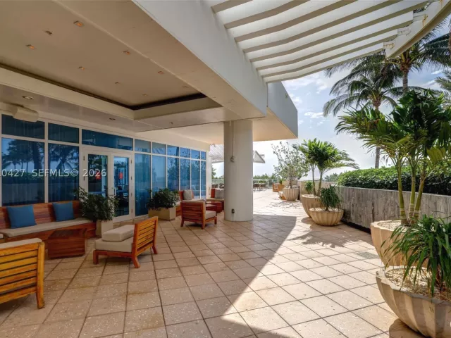 2-bedroom condo for sale in Miami Beach - 6801 Collins Ave 1215 - MondialRealty