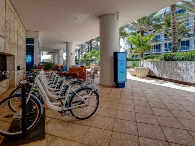 2-bedroom condo for sale in Miami Beach - 6801 Collins Ave 1215 - MondialRealty